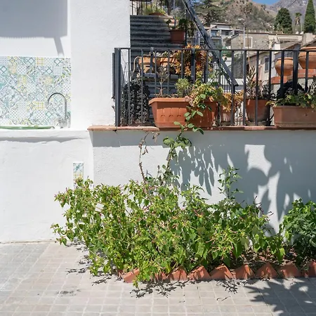 Light Stadium Apartman Taormina