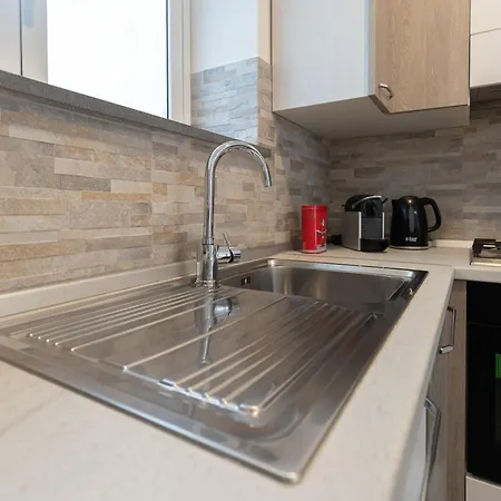 Light Stadium Apartman *