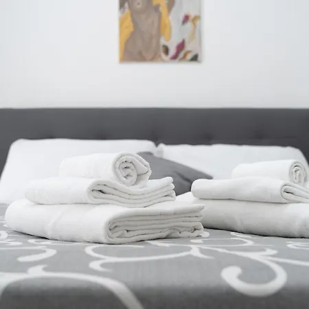 Light Stadium דירה טאורמינה